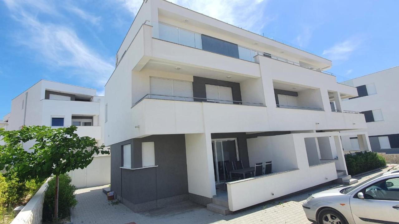 Relax Apartments Novalja Phòng bức ảnh