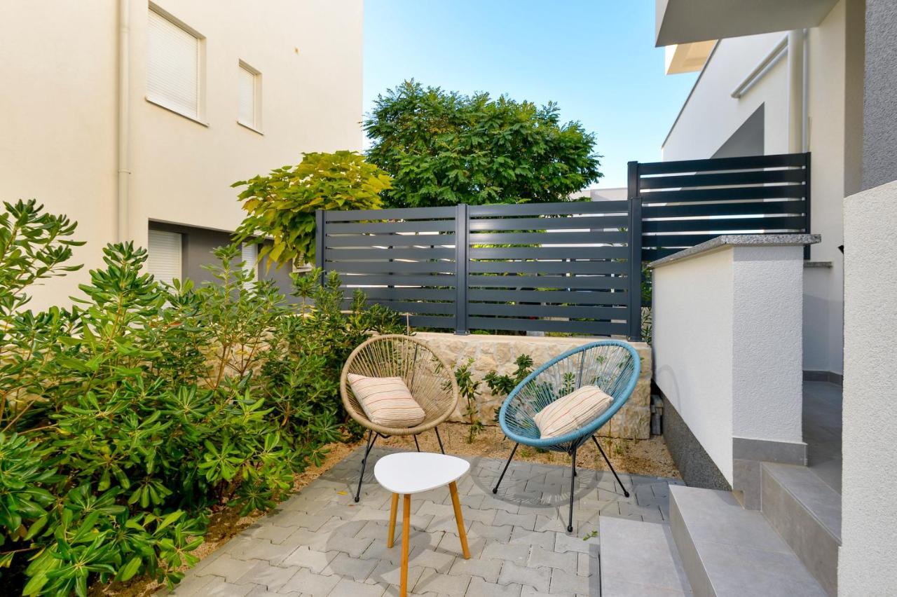 Relax Apartments Novalja Ngoại thất bức ảnh