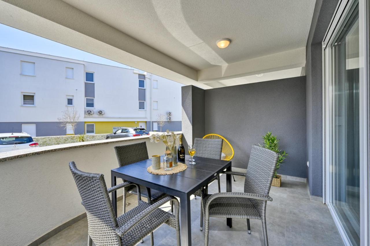 Relax Apartments Novalja Ngoại thất bức ảnh