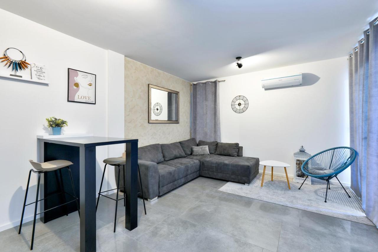 Relax Apartments Novalja Ngoại thất bức ảnh