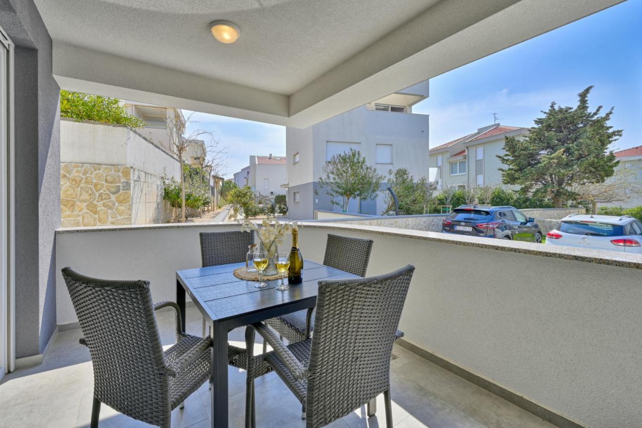 Relax Apartments Novalja Ngoại thất bức ảnh