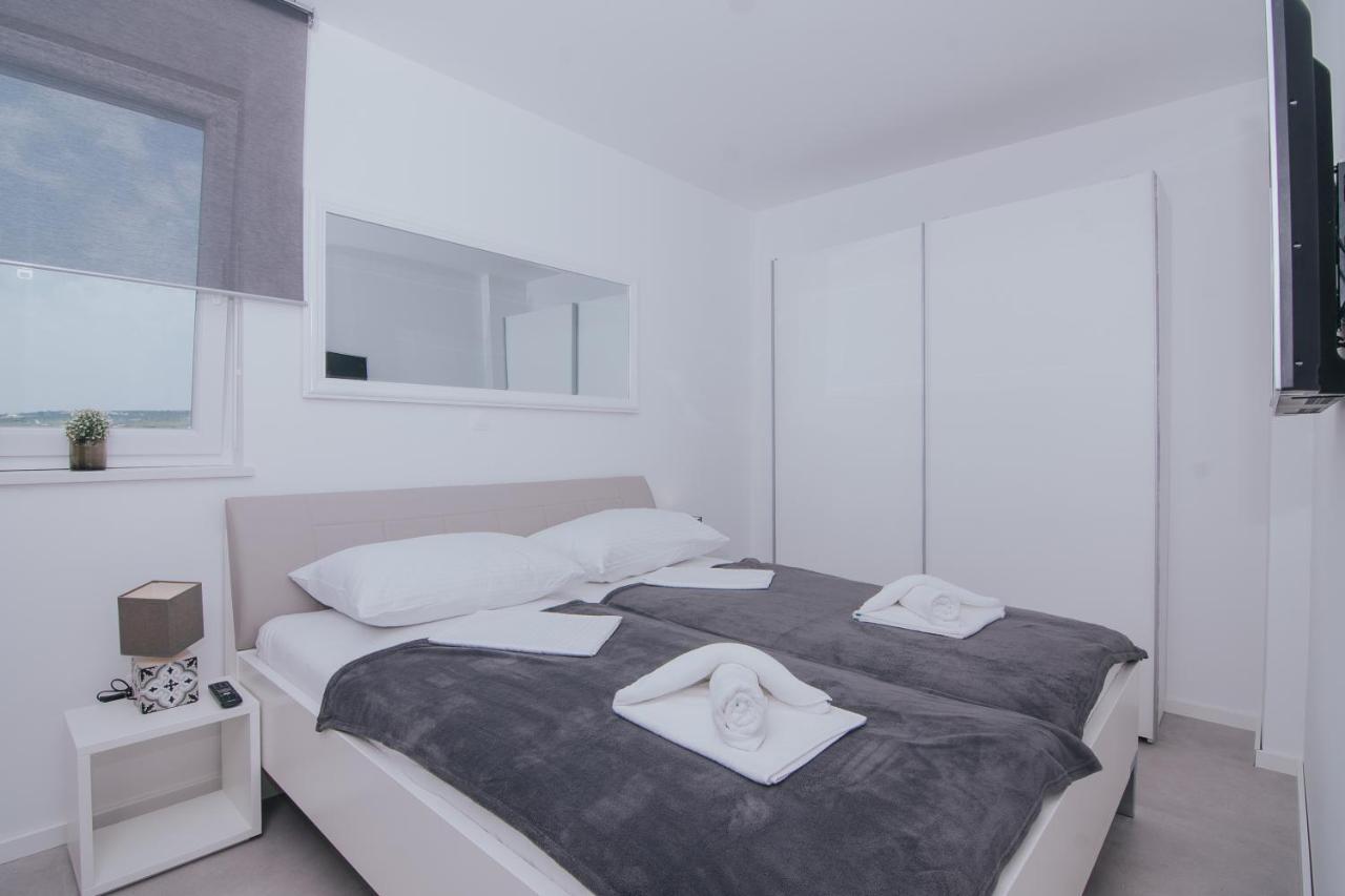 Relax Apartments Novalja Ngoại thất bức ảnh